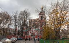 Moscow Pimenovsky Church in new collars