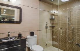 Examples of bathroom design with shower and bathtub
