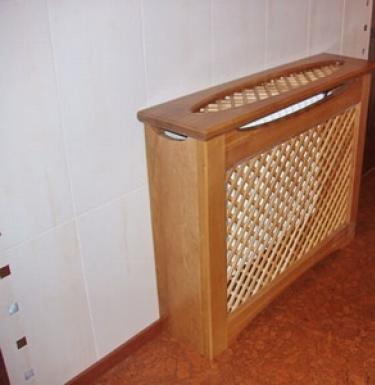 What types of metal screens are used for radiators and how are they used?