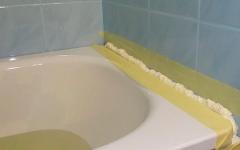 Как заделать шов между ванной и стеной