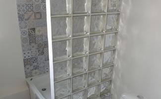 Homemade shower stall: recommendations for constructing a structure with a tray and an inclined floor